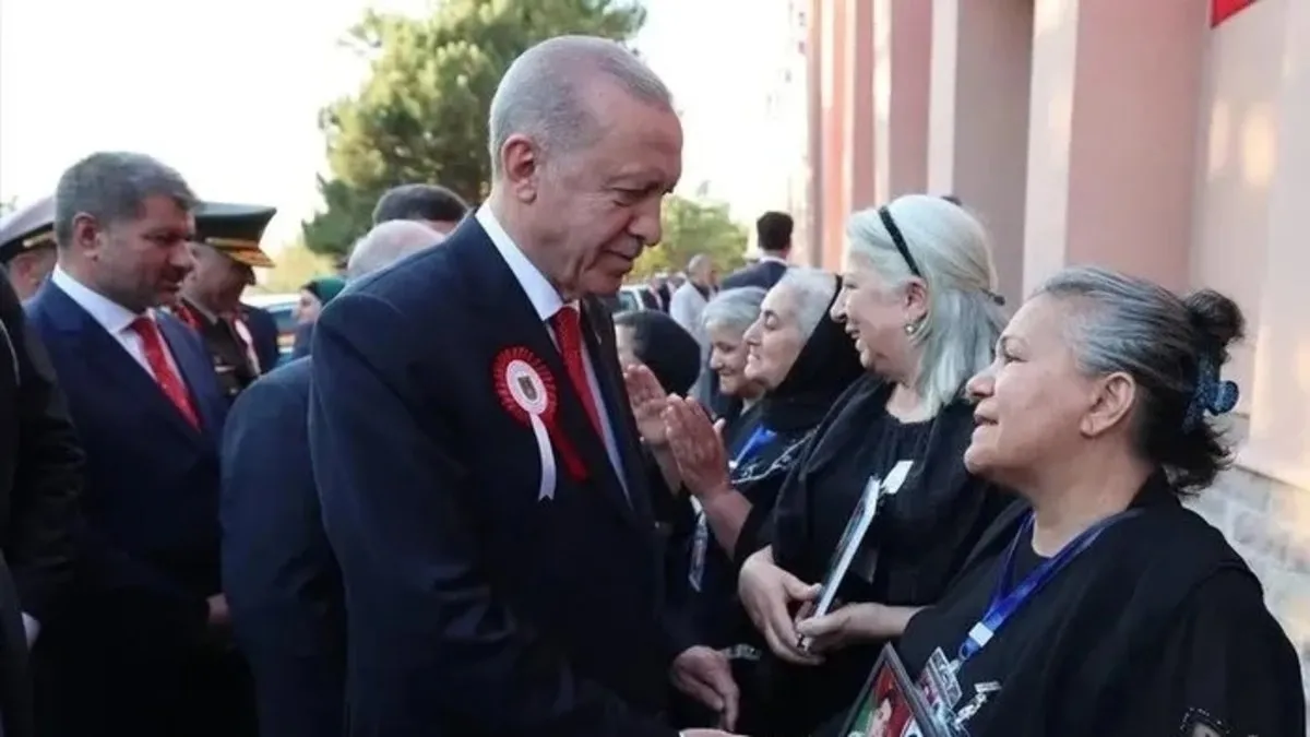Başkan Erdoğan, Azerbaycanlı şehitlerin aileleriyle görüştü