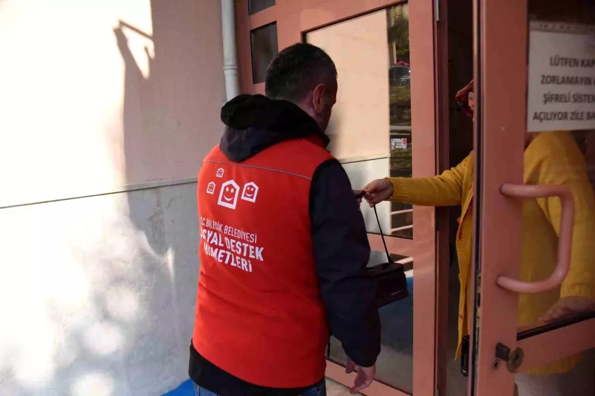 Bilecik Belediyesi’nden Öğrencilere Kırtasiye Yardımı