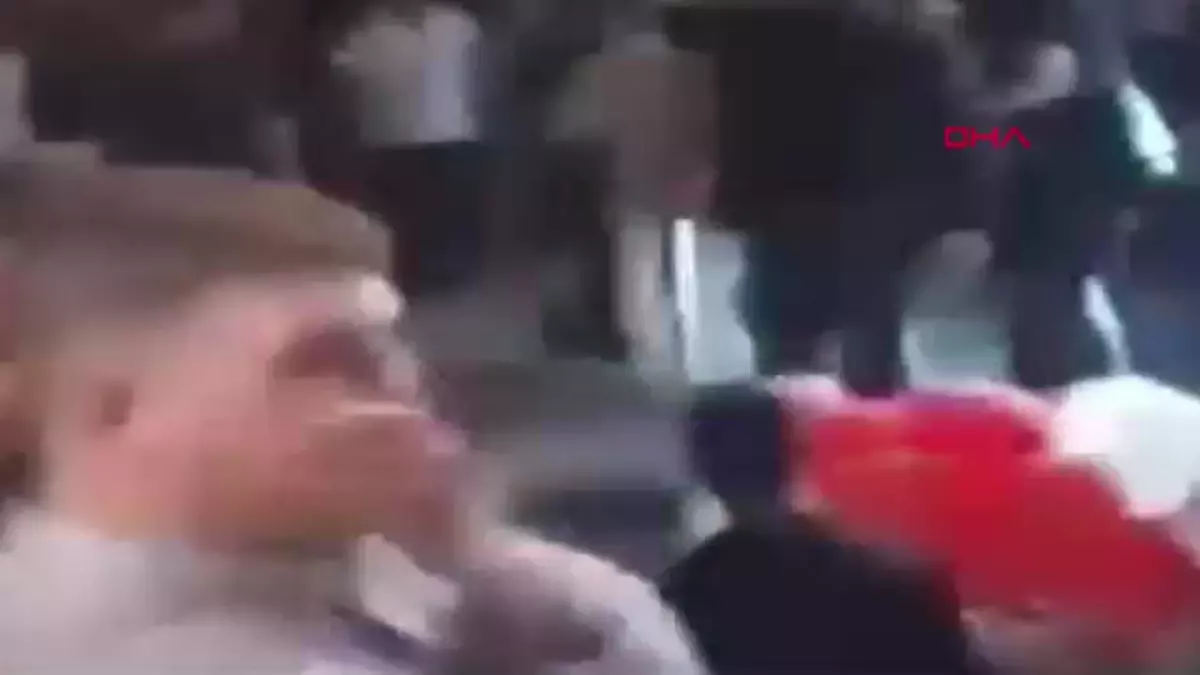 Depremzedeler İçin Düzenlenen Konserde Ferah Zeydan Sahnedeyken Düştü