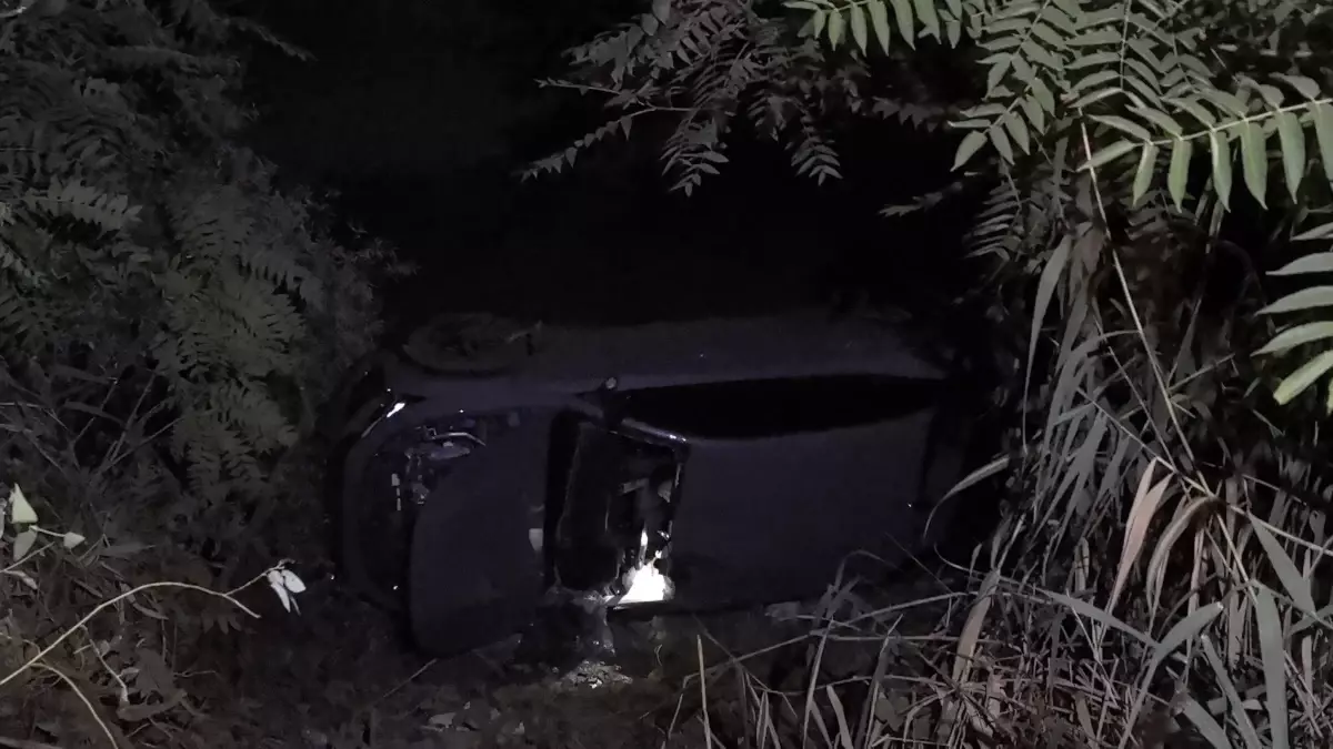 İnegöl’de otomobil dere yatağına devrildi, sürücü yaralandı