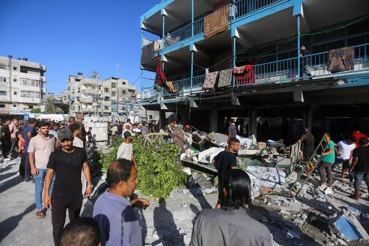 İsrail’in Okul Saldırısında 14 Sivil Hayatını Kaybetti