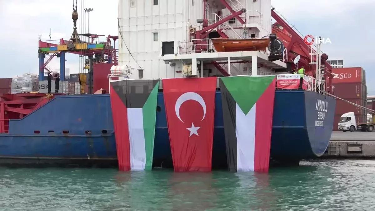 Türk ve Kuveyt’ten Sudan’a Yardım Gönderildi